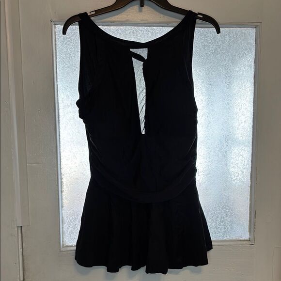 Women’s Black Deep Plunge Swimsuit Top with Cutout Back Size XXL - Picture 1 of 6